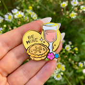 Midsommar Enamel Pins